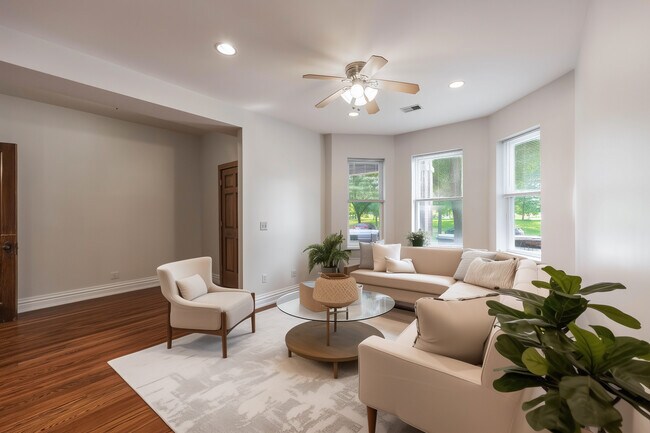 Building Photo - 1010 N Kedzie Ave