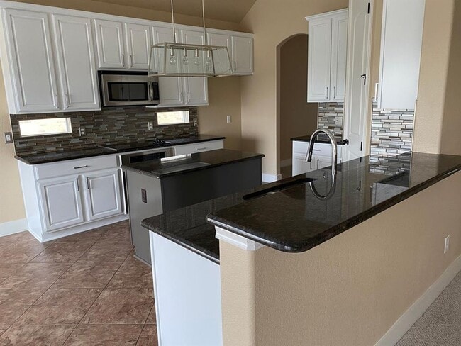 Building Photo - 302 Las Colinas Dr