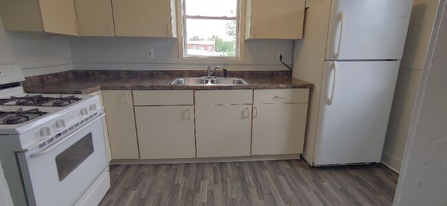 Building Photo - 1 W Hickory St