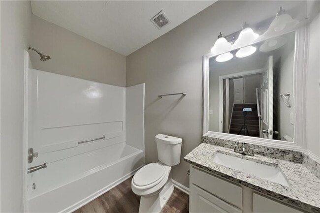Building Photo - 820 Tradd Ct