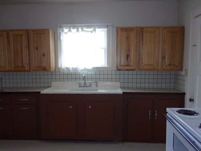 Building Photo - 2+bd 1ba home with storage