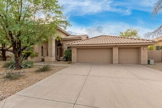Building Photo - "Discover Your Dream Oasis: Spacious 4-Bedroom Retreat in Scottsdale's Paradise Drive!"
