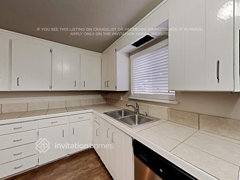 Building Photo - 5149 Bristonwood Dr W