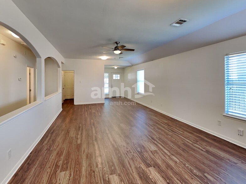 Building Photo - 13210 Ambrosa Dr