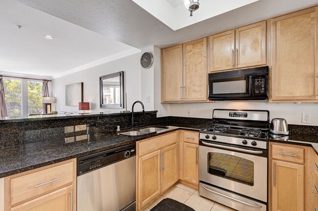 Building Photo - Luxurious Meridian Condo. Live 24/7 Guard ...