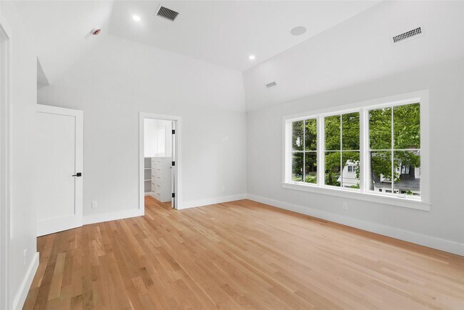 Building Photo - 2 Lavender Ln