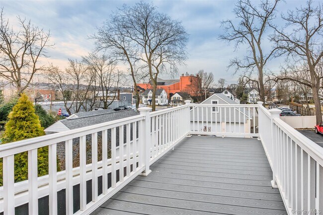 Building Photo - 17 Fairview St