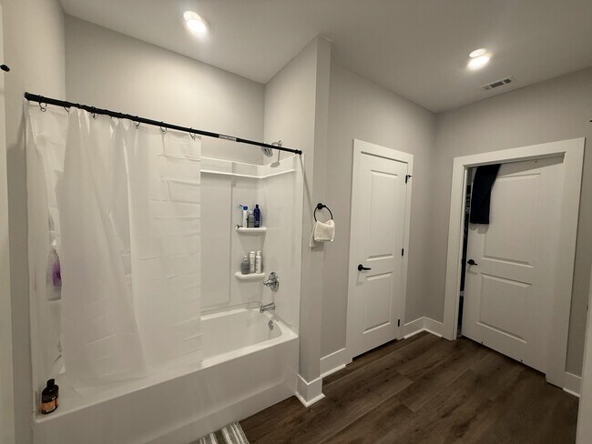 Building Photo - 210 Bottlebrush Walk