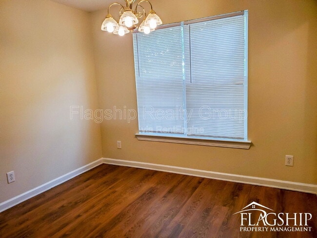 Building Photo - 5160 Deveron St