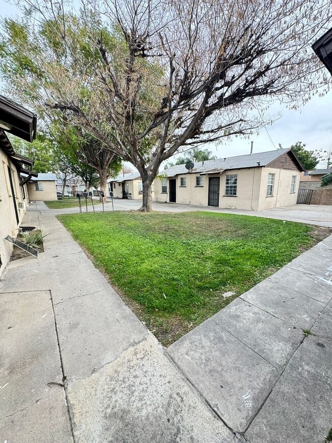 Building Photo - 834-846 N Davidson Ave