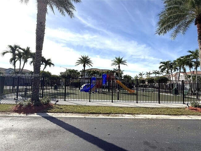 Building Photo - 10802 NW 84th Ln