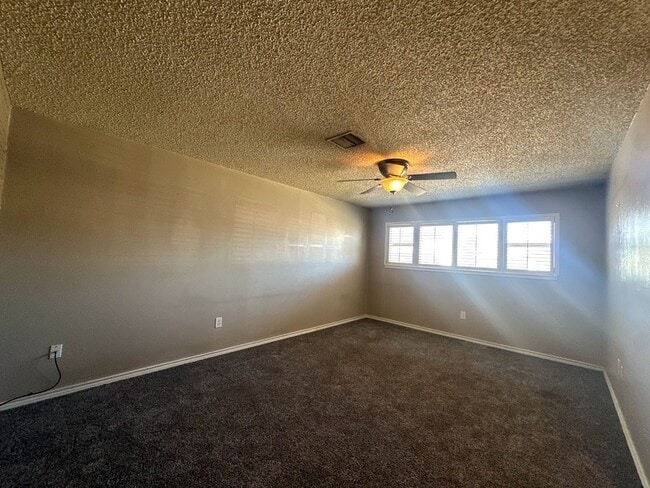 Building Photo - 3009 Bonham Ave