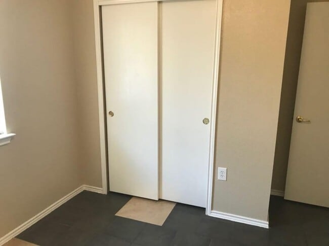 Building Photo - 6507 Cougar Village