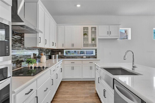 Building Photo - 13640 McMillan Dr