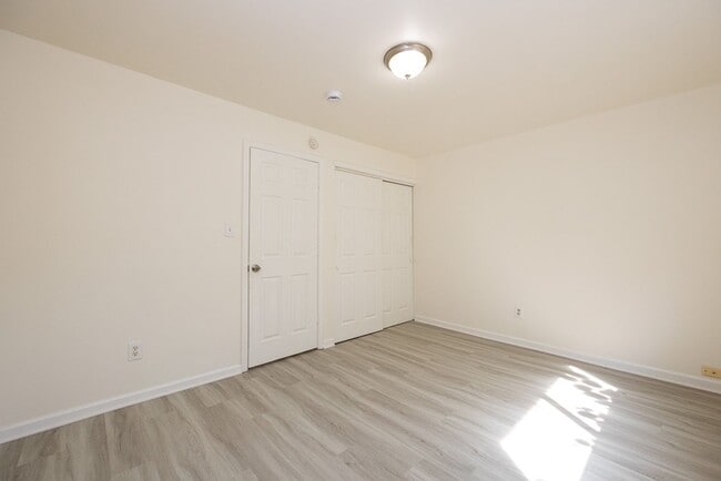 Building Photo - 22330 W Warren Ave