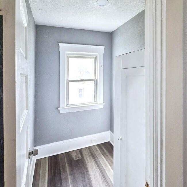 Building Photo - 3-Bedroom Home with Attic and Basement in ...