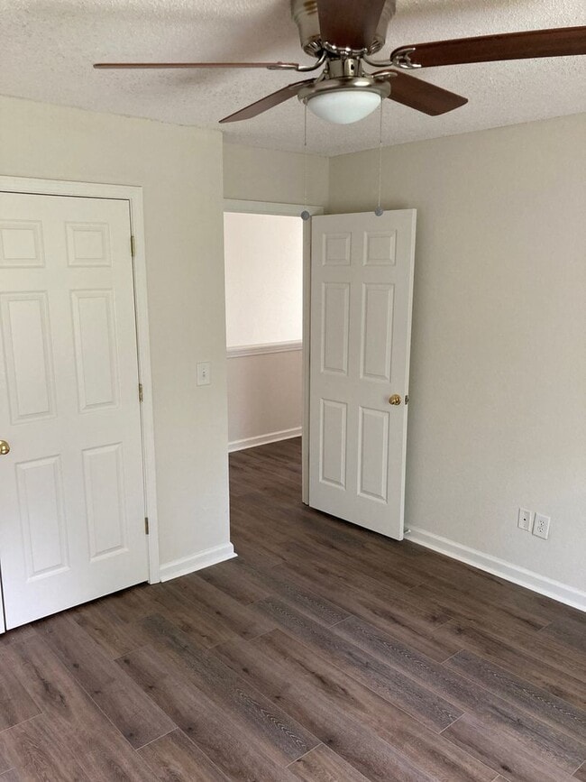 Building Photo - Updated 3/2.5 Townhouse in Armuchee- $1,350
