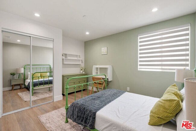 Building Photo - 1341 Mariposa Ave