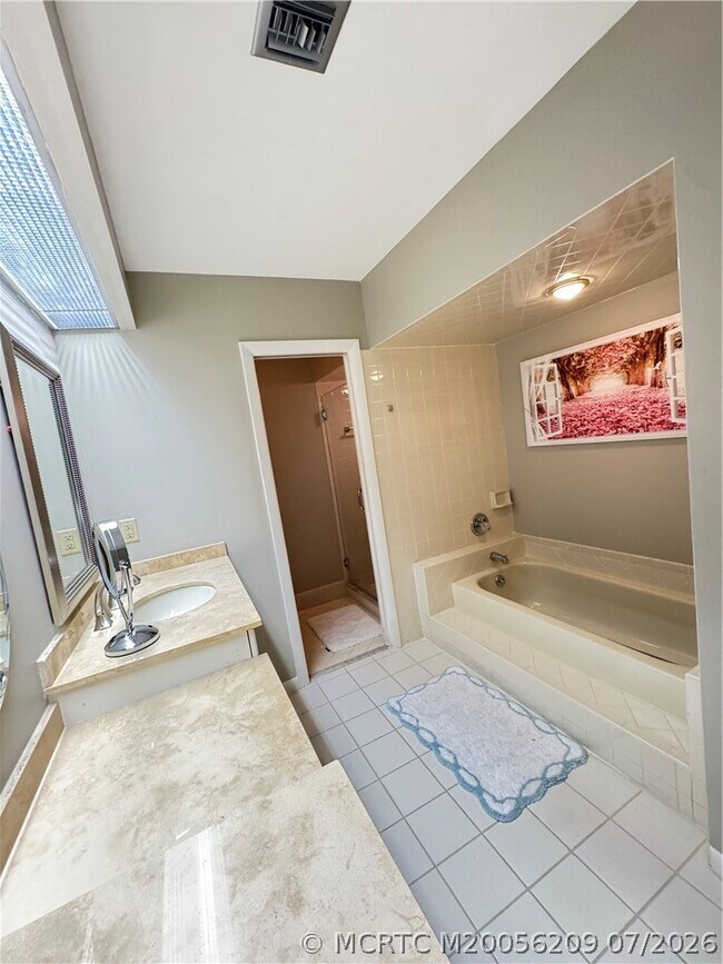 Building Photo - 5639 SE Foxcross Pl