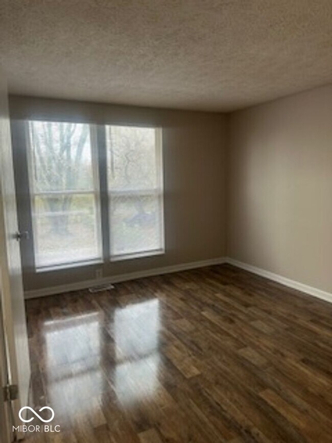 Building Photo - 3565 Valley Lake Dr