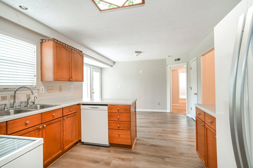 Building Photo - 3416 Mayhurst Dr