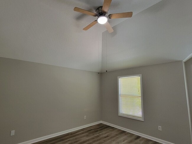 Building Photo - 7127 Lamar Ct