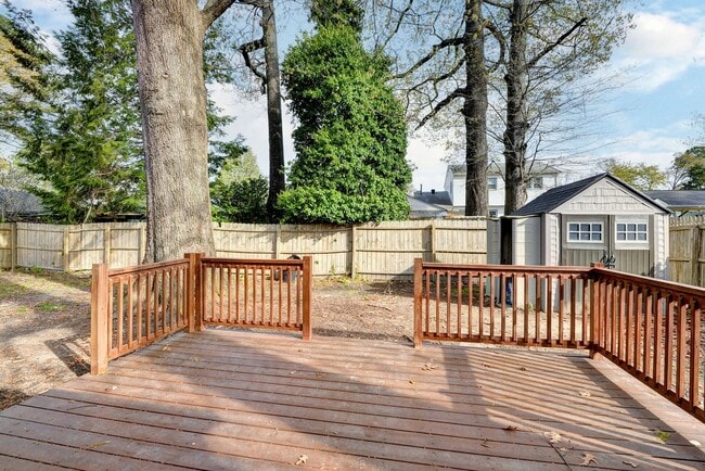 Building Photo - Charming Rental Home in Hampton!