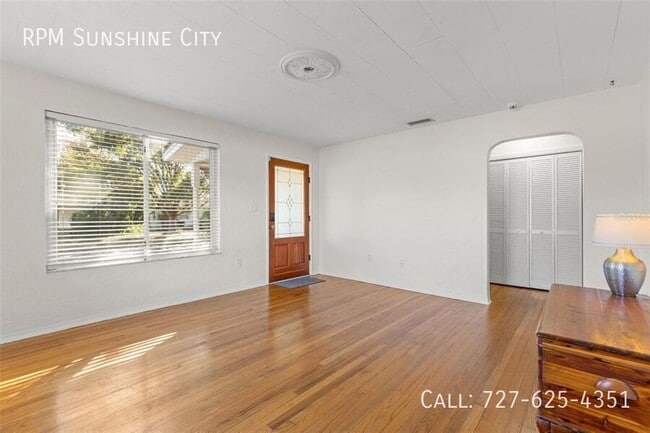 Building Photo - 4401 3rd Ave N