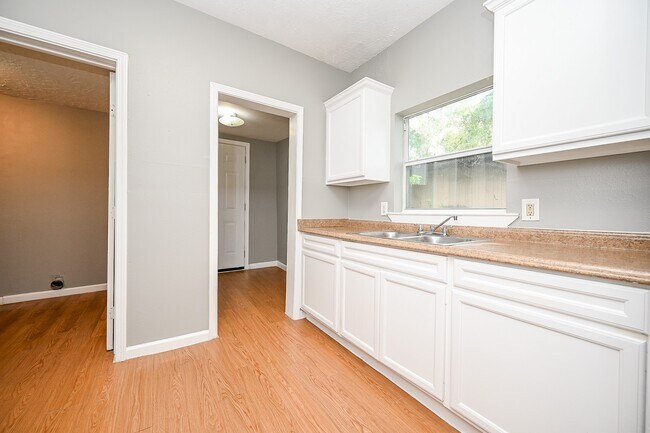 Building Photo - 8007 Carver Rd
