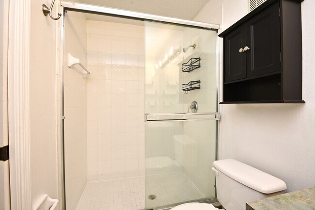 Building Photo - 692 Seabrook Ct
