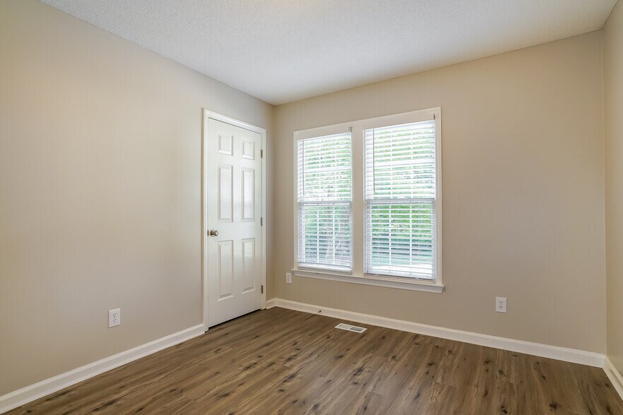 Building Photo - 2100 Havering Pl