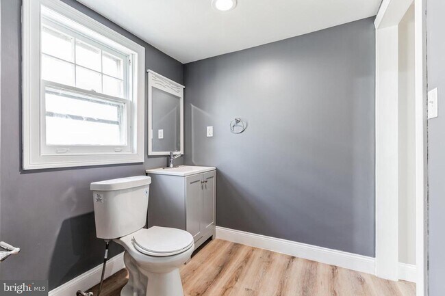 Building Photo - 614 Minor St