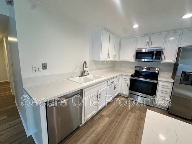 Building Photo - 10020 Larwin Ave