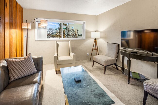 Building Photo - Downtown Anchorage Two Bedroom Two Bath (102)