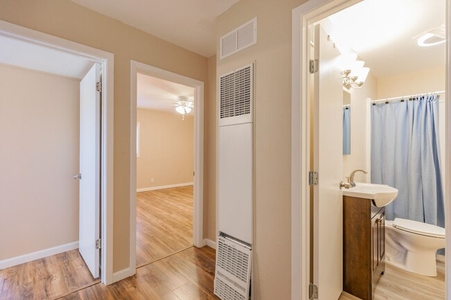 Building Photo - Spacious 4 Bedroom Home