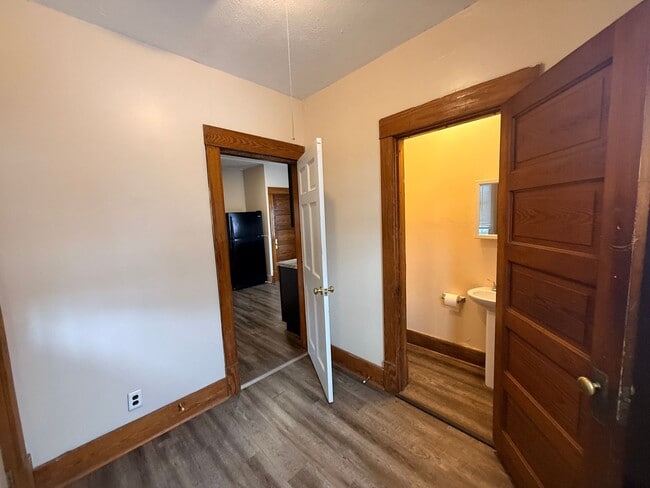 Building Photo - 4 Bedroom, 1.5 Bath Home – North East Grand Rapids