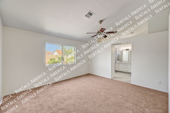 Building Photo - 832 Seco Verde Ave