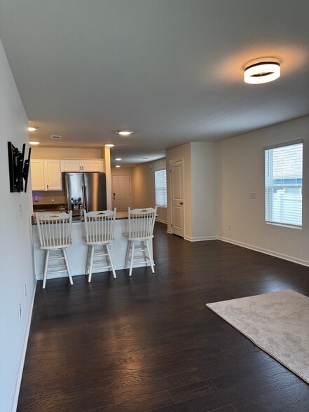 Building Photo - 1131 Clearwater Ln