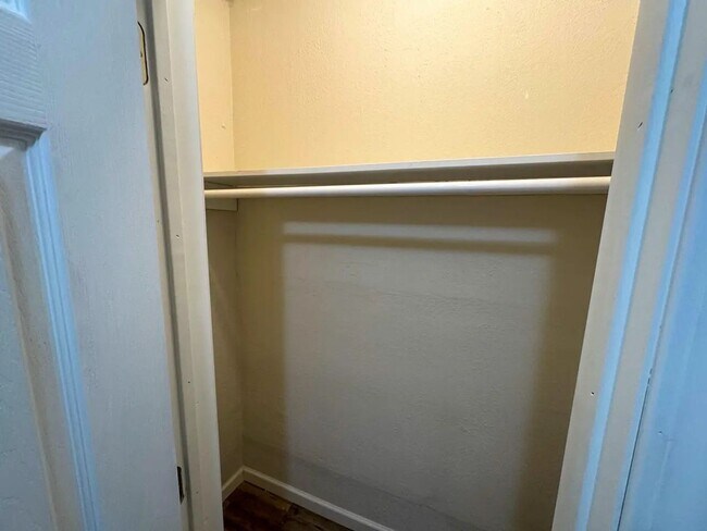 Building Photo - 3 Bed 2 Bath 2 Car Garage in Strafford MO