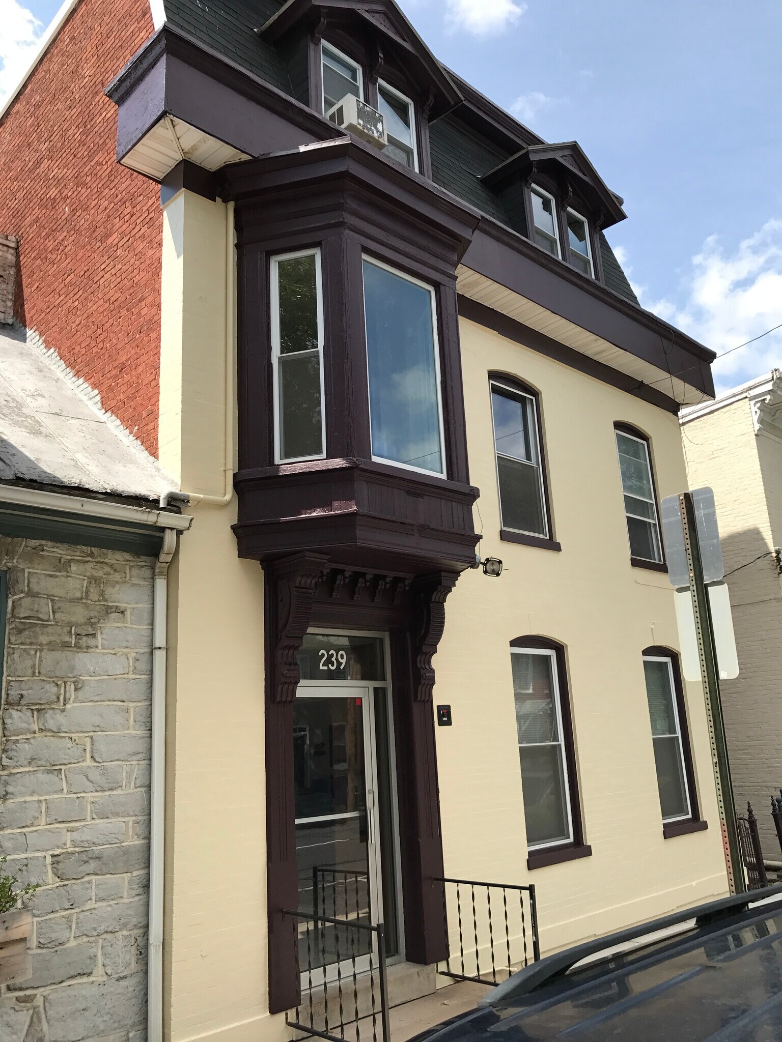 Building Photo - 239 S Potomac St