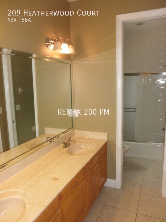 Building Photo - 209 Heatherwood Ct