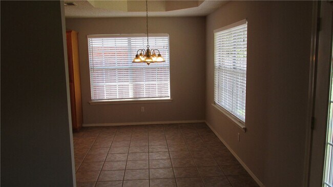 Building Photo - 1902 SW Spruce Rd