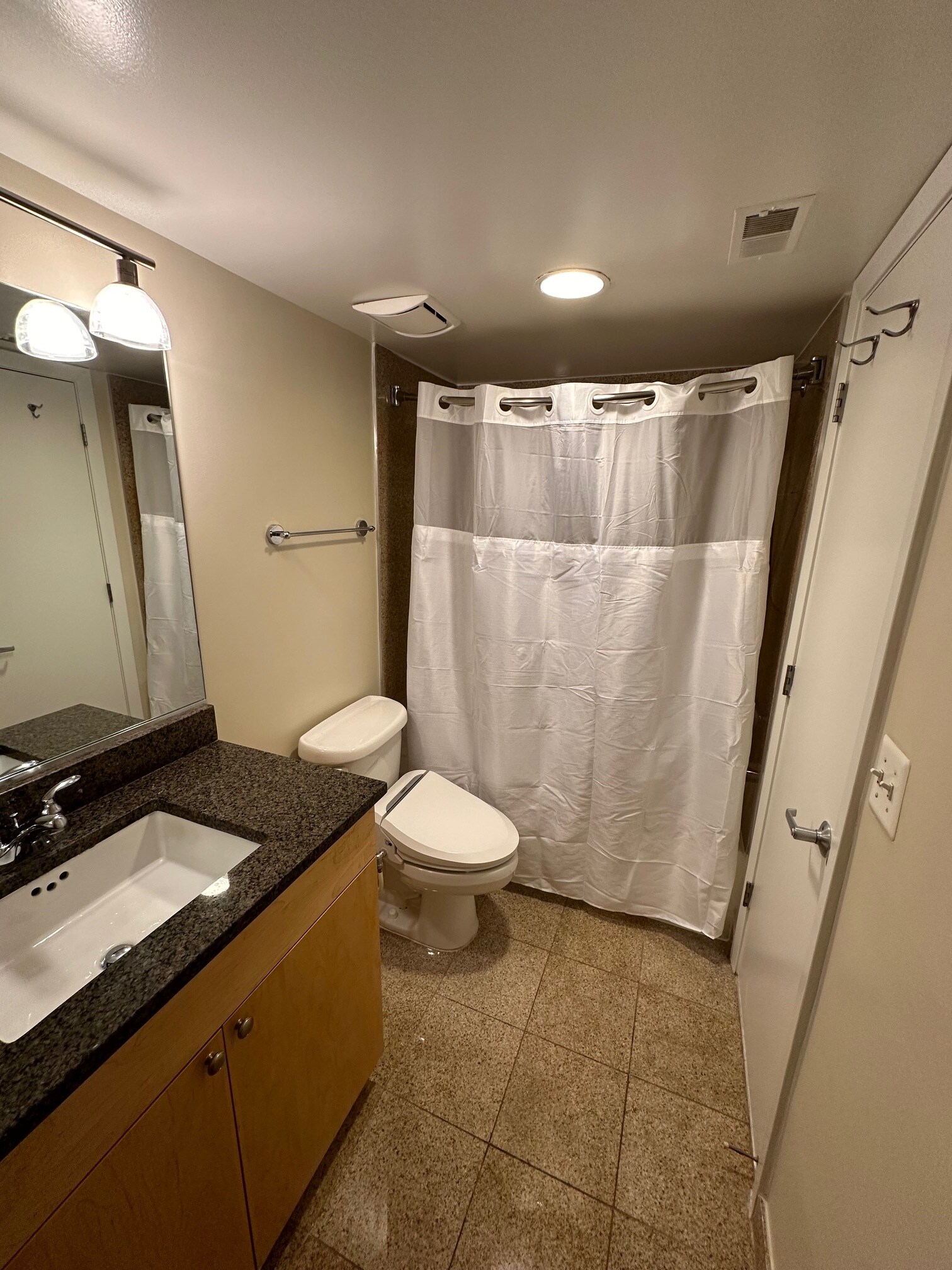 bathroom attached to main bedroom - 7500 Woodmont Ave