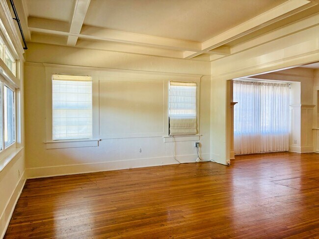 Building Photo - 2130 W 29th Pl