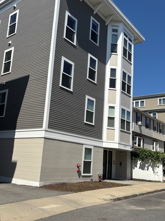 Building Photo - 25-27 Ward Unit 302
