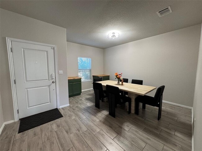 Building Photo - 247 Simon