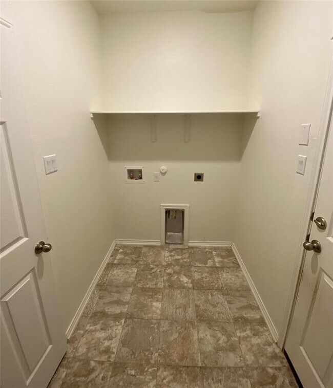 Building Photo - 4416 Avellino Dr