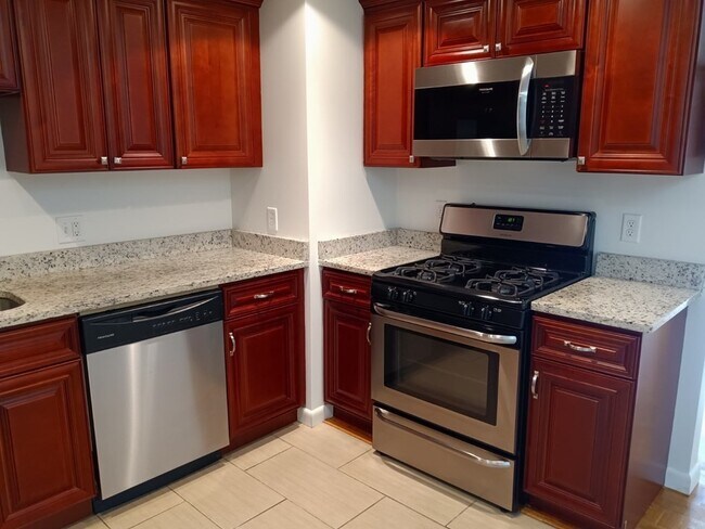 Kitchen - 55 Broadlawn Park