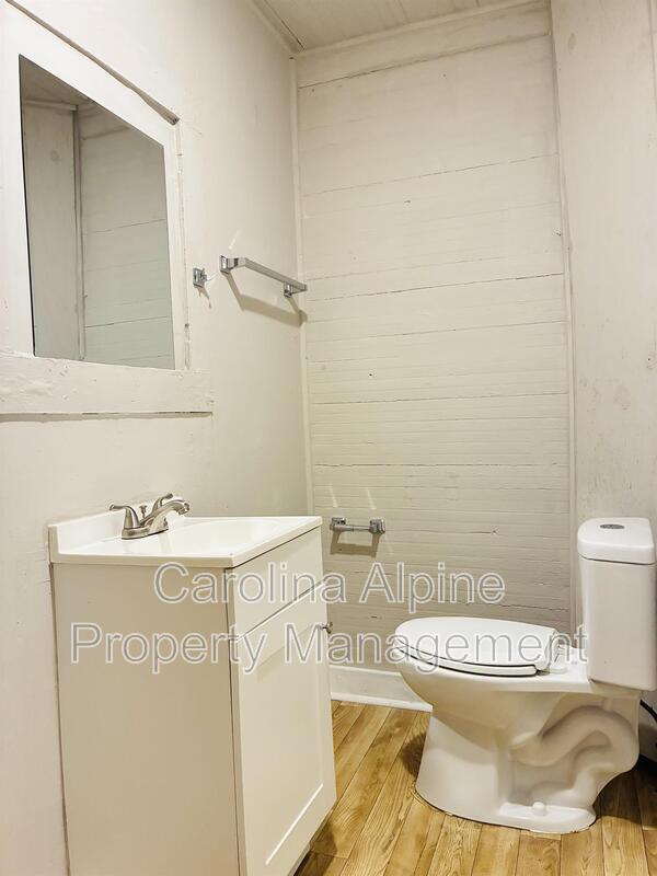 Building Photo - 918 Airline Ext