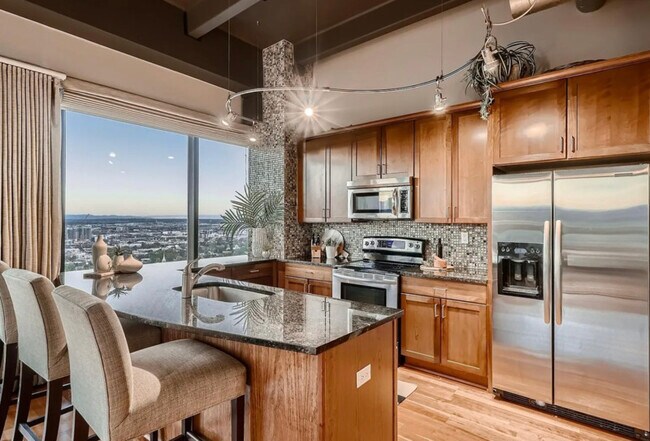 Building Photo - 100 Park Ave W